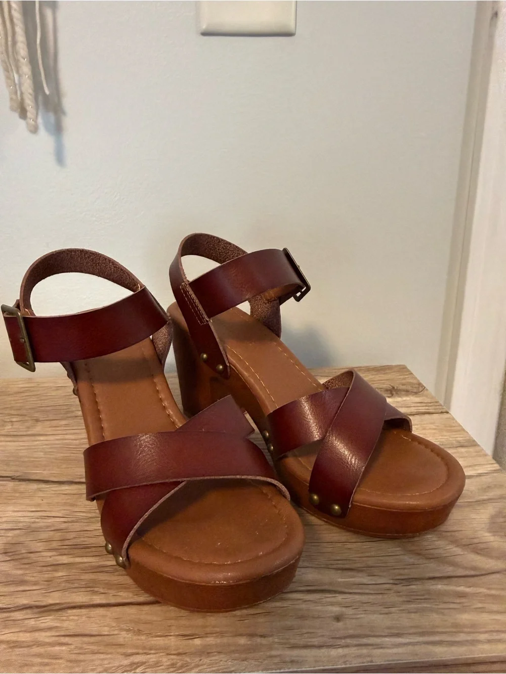 Cushionaire Classic Brown Platform Sandals with Ankle Strap